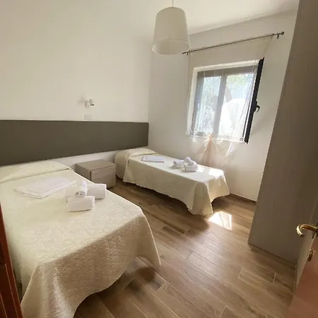 Charming In With Shared Pool And Garden *