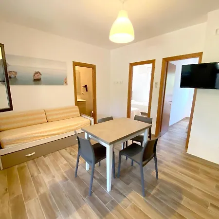 Charming In With Shared Pool And Garden Apartment Vieste