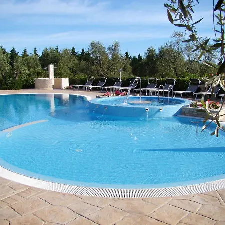 Charming In With Shared Pool And Garden Appartement Vieste