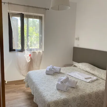 Charming In With Shared Pool And Garden Apartment