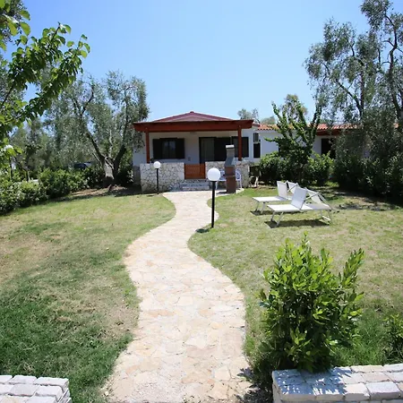 Charming In With Shared Pool And Garden