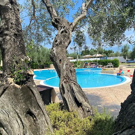 Charming In With Shared Pool And Garden Vieste