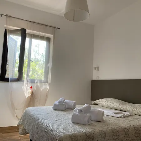 Charming In With Shared Pool And Garden * Vieste