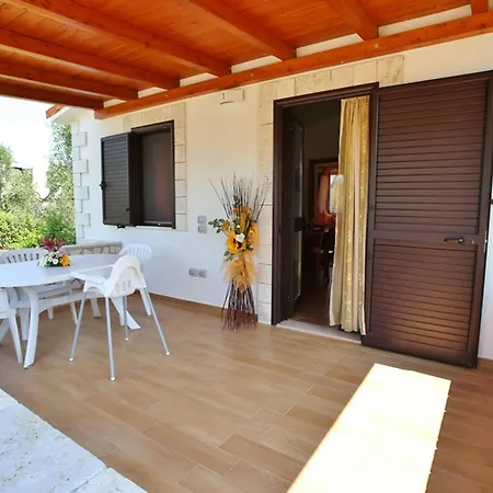 Apartment Charming In With Shared Pool And Garden
